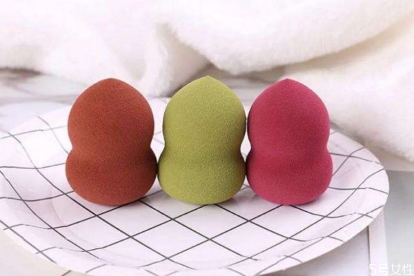 上隔離美妝蛋要打濕嗎 美妝蛋涂隔離需要打濕嗎 上隔離美妝蛋要打濕嗎 美妝蛋涂隔離需要打濕嗎