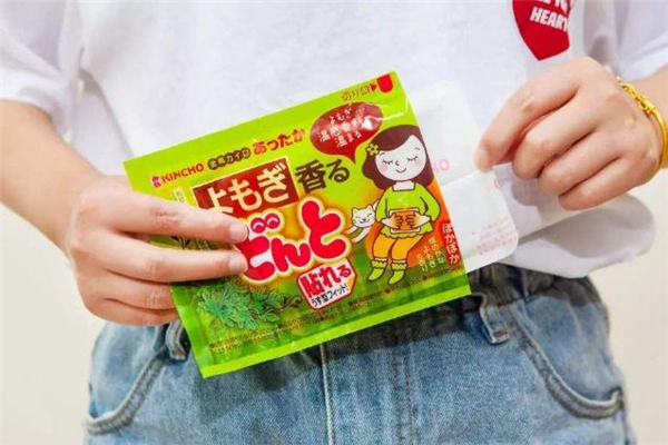 暖宮貼貼在什么位置 暖宮貼的正確貼法 暖宮貼貼在什么位置 暖宮貼的正確貼法