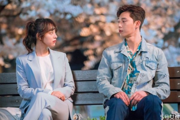 男人主動(dòng)吻你是什么意思 男生主動(dòng)吻你代表什么 男人主動(dòng)吻你是什么意思 男生主動(dòng)吻你代表什么