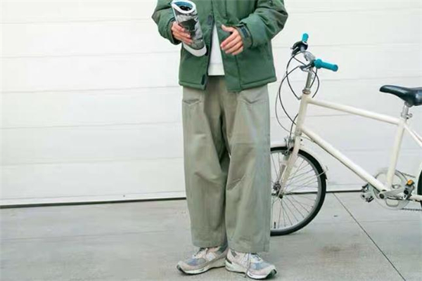 工裝闊腿褲什么顏色好看 工裝闊腿褲流行什么顏色 工裝闊腿褲什么顏色好看 工裝闊腿褲流行什么顏色