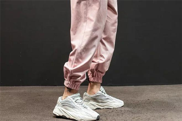 束腳褲什么顏色好看 束腳褲流行什么顏色 束腳褲什么顏色好看 束腳褲流行什么顏色