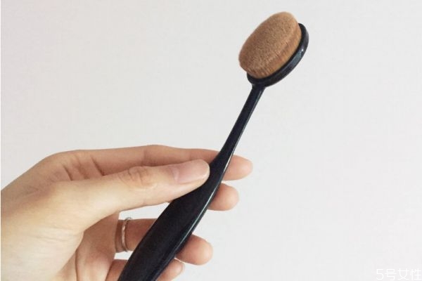 粉底刷好用嗎 使用粉底刷的好處 粉底刷好用嗎 使用粉底刷的好處