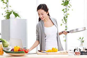 衣服有油煙味怎么去除 去除衣服有油煙味的方法 衣服有油煙味怎么去除 去除衣服有油煙味的方法