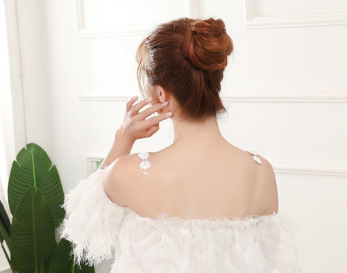 透明肩帶發(fā)黃怎么辦 透明肩帶發(fā)黃怎么處理 透明肩帶發(fā)黃怎么辦 透明肩帶發(fā)黃怎么處理