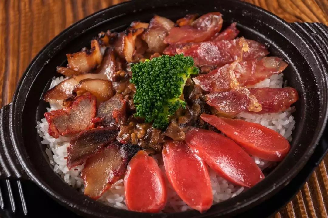 電飯煲做臘腸飯的方法 電飯煲做臘腸飯的技巧 電飯煲做臘腸飯的方法 電飯煲做臘腸飯的技巧