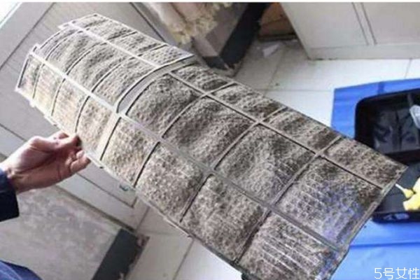 空調(diào)應(yīng)該怎么清洗 清洗空調(diào)的正確方法 空調(diào)應(yīng)該怎么清洗 清洗空調(diào)的正確方法