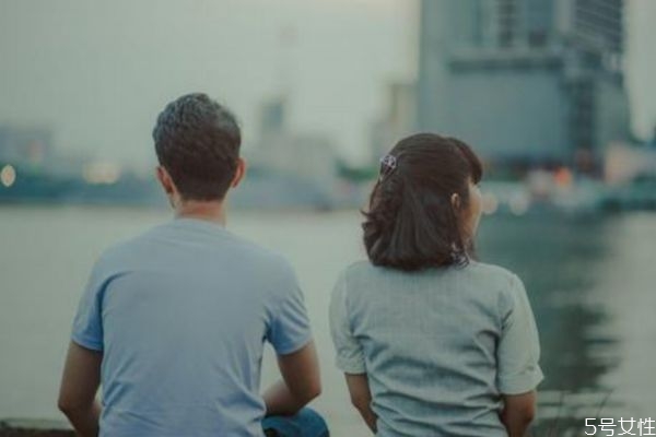 丈夫與人聊天曖昧算出軌嗎 丈夫與人聊天曖昧可以原諒嗎 丈夫與人聊天曖昧算出軌嗎 丈夫與人聊天曖昧可以原諒嗎