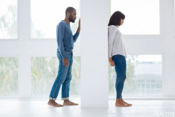 男人主動(dòng)分居代表什么 男人搬出去住是不是打算離婚 男人主動(dòng)分居代表什么 男人搬出去住是不是打算離婚