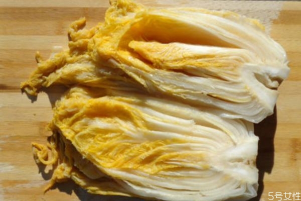 腌酸菜的做法 腌酸菜怎么做好吃 腌酸菜的做法 腌酸菜怎么做好吃