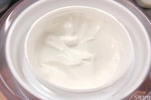 乳液里加珍珠粉好嗎 珍珠粉加乳液使用方法 乳液里加珍珠粉好嗎 珍珠粉加乳液使用方法