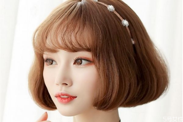 假發(fā)可以噴啫喱水嗎 假發(fā)可以用發(fā)蠟嗎 假發(fā)可以噴啫喱水嗎 假發(fā)可以用發(fā)蠟嗎