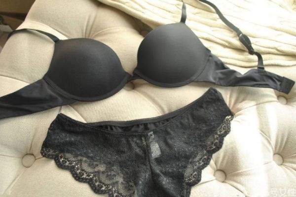 為什么夏天內(nèi)衣容易發(fā)霉 夏天內(nèi)衣發(fā)霉的原因 為什么夏天內(nèi)衣容易發(fā)霉 夏天內(nèi)衣發(fā)霉的原因