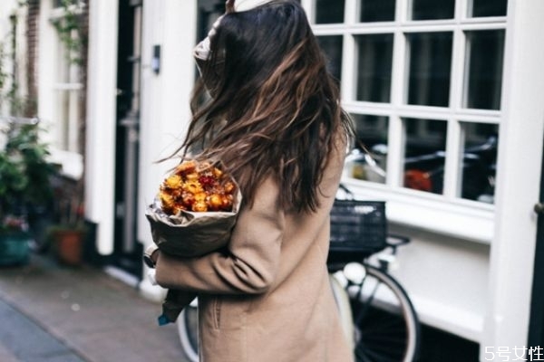 羊毛大衣什么手感 羊毛保養(yǎng)注意事項 羊毛大衣什么手感 羊毛保養(yǎng)注意事項