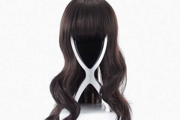 假發(fā)可以噴啫喱水嗎 假發(fā)可以用發(fā)蠟嗎 假發(fā)可以噴啫喱水嗎 假發(fā)可以用發(fā)蠟嗎