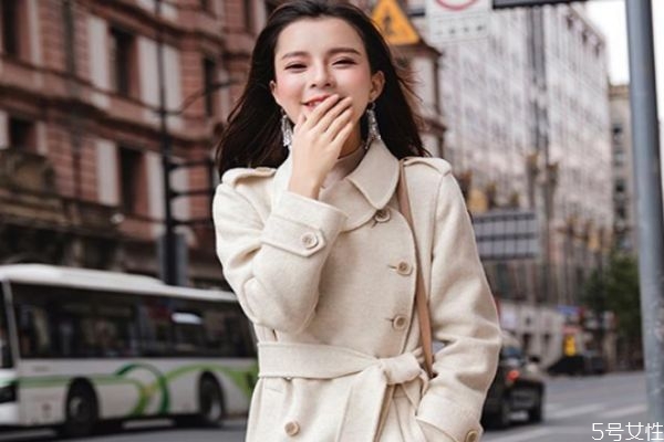 羊毛和綿羊毛的大衣哪個(gè)好 綿羊毛和羊毛大衣的區(qū)別 羊毛和綿羊毛的大衣哪個(gè)好 綿羊毛和羊毛大衣的區(qū)別