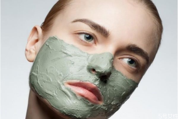 擠痘痘后可以洗臉嗎 擠完痘痘拿什么消炎 擠痘痘后可以洗臉嗎 擠完痘痘拿什么消炎