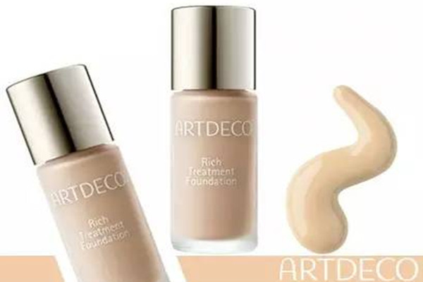 雅蔻粉底霜適合什么膚質(zhì) 雅蔻粉底霜卡粉嗎 雅蔻粉底霜適合什么膚質(zhì) 雅蔻粉底霜卡粉嗎