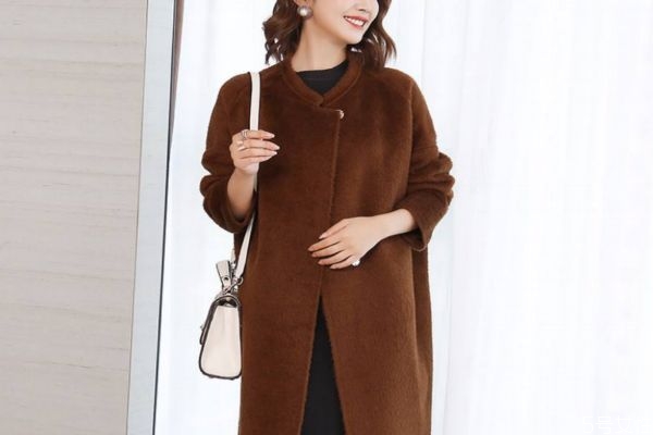 澳毛大衣含量100好嗎 怎么分辨澳毛真假 澳毛大衣含量100好嗎 怎么分辨澳毛真假