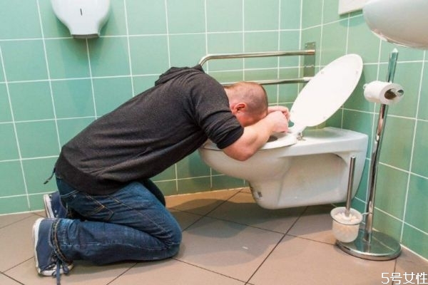 經(jīng)常反胃的原因 為什么會經(jīng)常反胃 經(jīng)常反胃的原因 為什么會經(jīng)常反胃