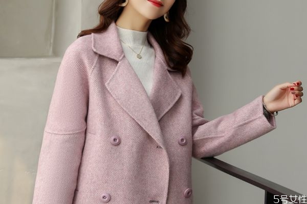 毛呢大衣可以用蒸汽熨燙嗎 毛呢大衣怎么洗 毛呢大衣可以用蒸汽熨燙嗎 毛呢大衣怎么洗