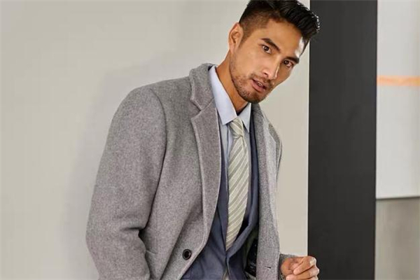 男生灰色大衣怎么搭配 男生灰色大衣配什么內(nèi)搭 男生灰色大衣怎么搭配 男生灰色大衣配什么內(nèi)搭