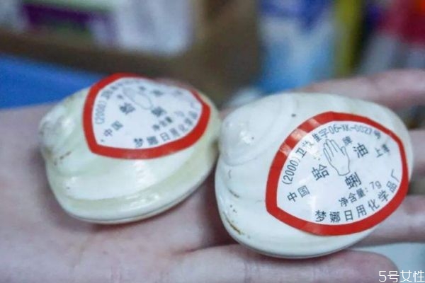 蛤蜊油的功效 使用蛤蜊油的好處 蛤蜊油的功效 使用蛤蜊油的好處