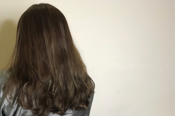 頭發(fā)塑形是燙發(fā)嗎 頭發(fā)塑形和燙發(fā)有區(qū)別嗎 頭發(fā)塑形是燙發(fā)嗎 頭發(fā)塑形和燙發(fā)有區(qū)別嗎