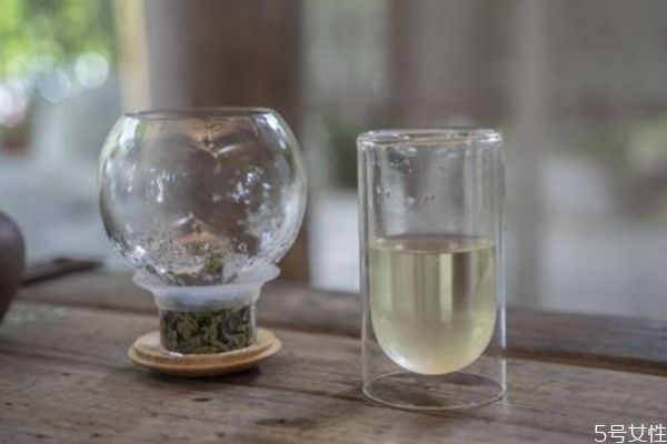 喝鹽水會(huì)減肥嗎 喝鹽水減肥有效果嗎 喝鹽水會(huì)減肥嗎 喝鹽水減肥有效果嗎