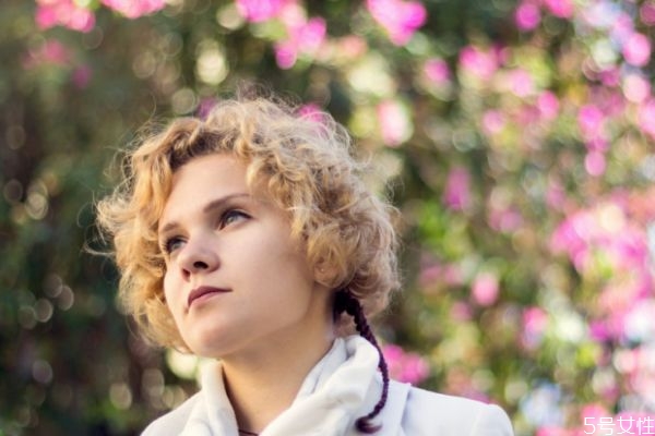 老公喜歡和人搞曖昧怎么辦 老公喜歡和人曖昧怎么解決 老公喜歡和人搞曖昧怎么辦 老公喜歡和人曖昧怎么解決