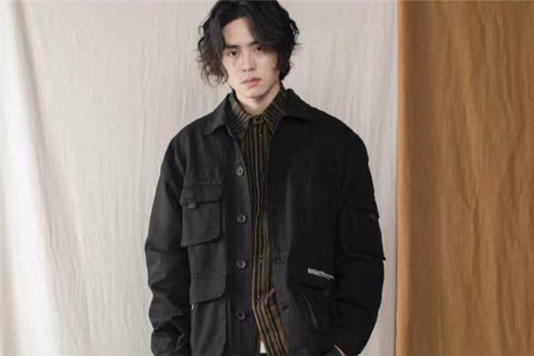 黑色工裝外套怎么搭配 黑色工裝外套怎么搭配