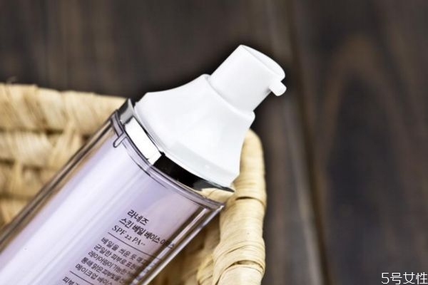 擦隔離霜起皮怎么辦 為什么涂完隔離會起皮 擦隔離霜起皮怎么辦 為什么涂完隔離會起皮