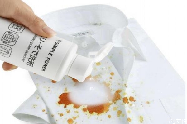 可樂弄到白衣服上怎么辦 可樂弄到白衣服上解決的方法 可樂弄到白衣服上怎么辦 可樂弄到白衣服上解決的方法