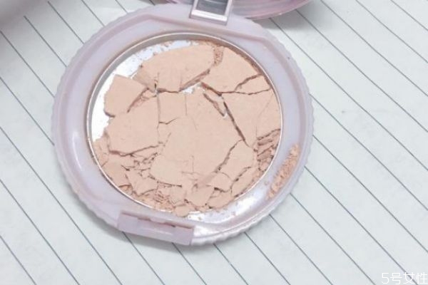 粉餅結塊可以怎么辦 粉餅結塊的解決方法