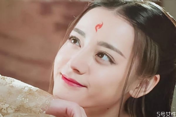 額頭妝怎么畫 畫額頭妝的方法 額頭妝怎么畫 畫額頭妝的方法