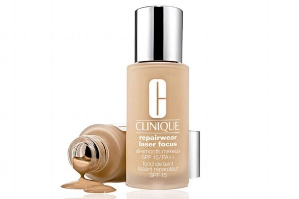 補(bǔ)妝可以用粉底液?jiǎn)?用粉底液出門(mén)怎么補(bǔ)妝 補(bǔ)妝可以用粉底液?jiǎn)?用粉底液出門(mén)怎么補(bǔ)妝