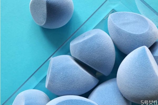 美妝蛋發(fā)霉了怎么去掉 發(fā)霉的美妝蛋剪了還能用嗎 美妝蛋發(fā)霉了怎么去掉 發(fā)霉的美妝蛋剪了還能用嗎