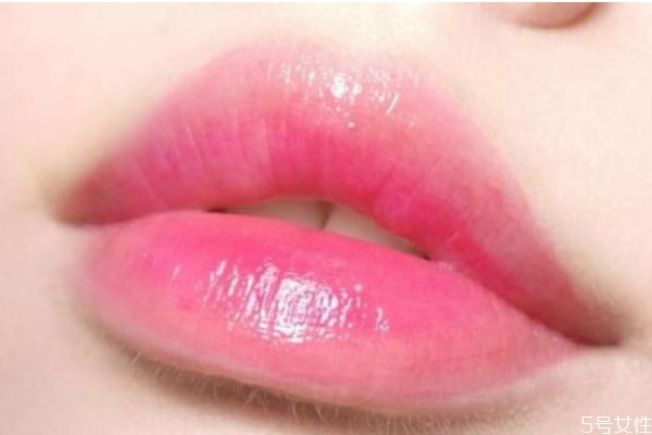 嘴唇顏色暗怎樣改善 嘴唇黑怎樣變回紅潤(rùn)