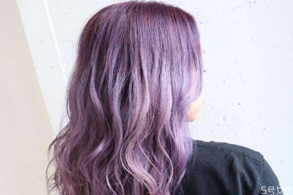 泡泡染發(fā)劑要在頭發(fā)上停留多久 染發(fā)劑停留最佳時間 泡泡染發(fā)劑要在頭發(fā)上停留多久 染發(fā)劑停留最佳時間