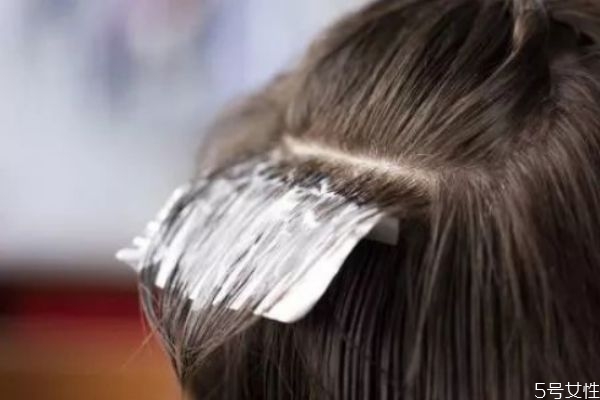 頭發(fā)染什么顏色顯白 夏天頭發(fā)染什么顏色好看顯白 頭發(fā)染什么顏色顯白 夏天頭發(fā)染什么顏色好看顯白