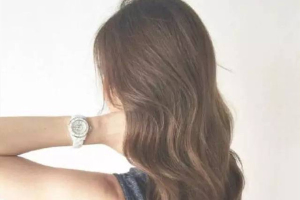 夏季減齡又好看的卷發(fā)有哪些 夏季減齡又好看的卷發(fā)有哪些