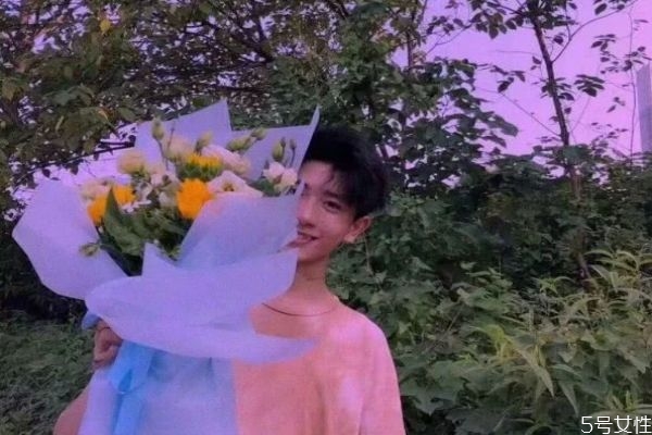 異性朋友很曖昧的表現(xiàn) 判斷男女關(guān)系不正常 異性朋友很曖昧的表現(xiàn) 判斷男女關(guān)系不正常