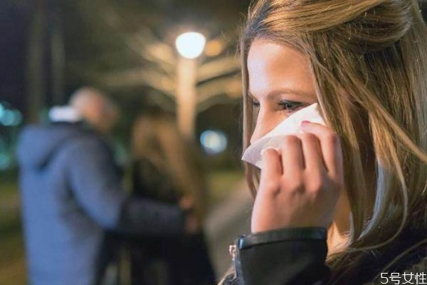 老公對你冷漠怎么辦 怎么解決老公對你冷漠的問題 老公對你冷漠怎么辦 怎么解決老公對你冷漠的問題