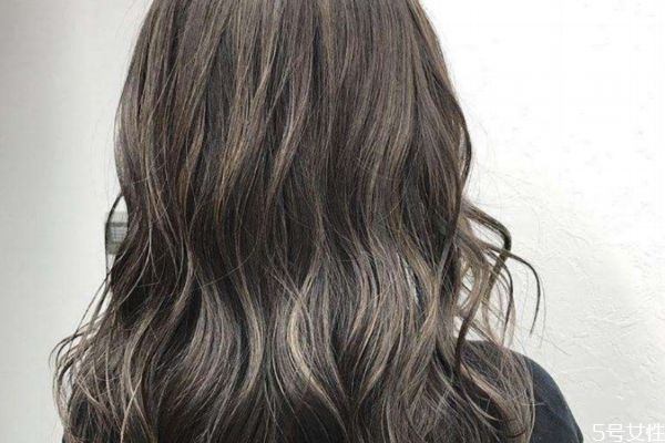 如何健康染發(fā) 染發(fā)需要注意的問題 如何健康染發(fā) 染發(fā)需要注意的問題