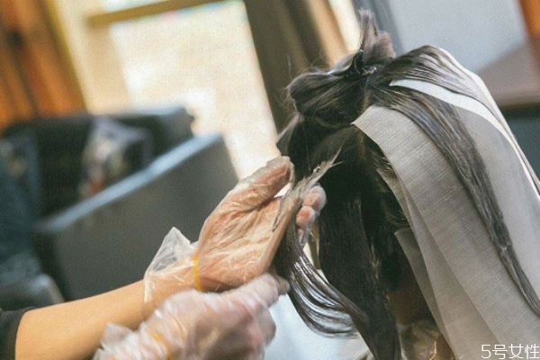 頭發(fā)染什么顏色顯白 夏天頭發(fā)染什么顏色好看顯白 頭發(fā)染什么顏色顯白 夏天頭發(fā)染什么顏色好看顯白