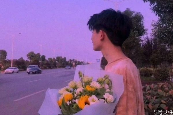 異性朋友很曖昧的表現(xiàn) 判斷男女關(guān)系不正常 異性朋友很曖昧的表現(xiàn) 判斷男女關(guān)系不正常