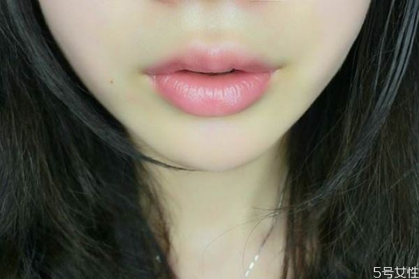 嘴唇顏色暗怎樣改善 嘴唇黑怎樣變回紅潤(rùn)
