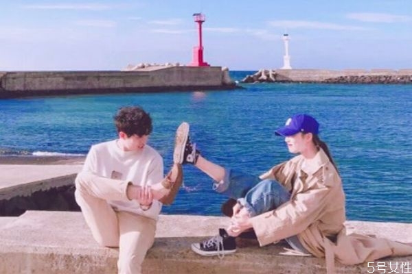 他愛(ài)你和玩你的表現(xiàn) 如何區(qū)分男人愛(ài)你還是玩你的