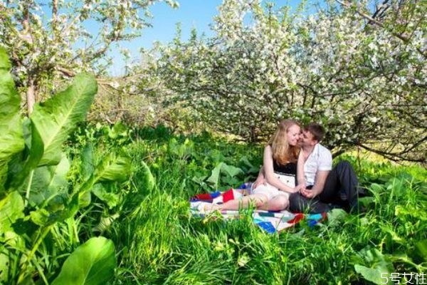 原配要不要主動找小三 找第三者談有必要嗎 原配要不要主動找小三 找第三者談有必要嗎