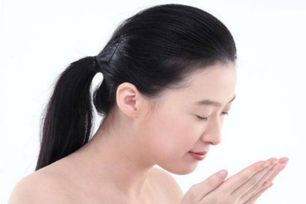 牛奶可以怎么洗臉 牛奶洗臉的正確方法 牛奶可以怎么洗臉 牛奶洗臉的正確方法