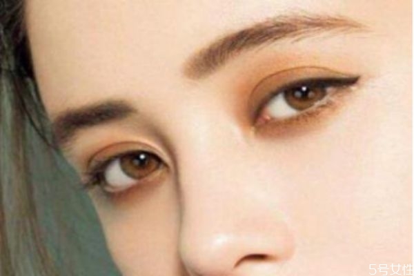 腫眼泡怎么畫(huà)眼線(xiàn) 腫眼泡怎么畫(huà)不顯腫